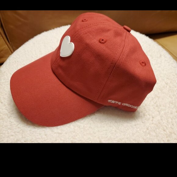CJ Hendry x Tony Chocolonely NYC exclusive Heart Cap Red plus tote and stickers main image 5